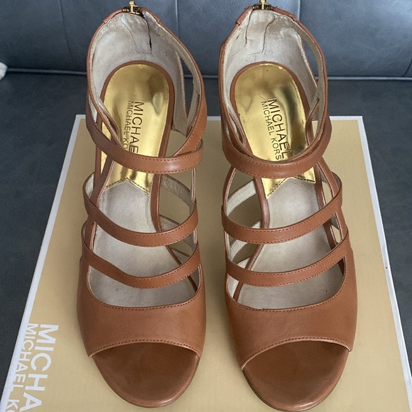 Michael Kors Jessie Zip Back Leather High Heel - Picture 5 of 7